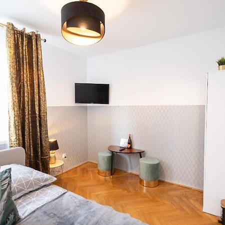 Clicktheflat Stawki Apart Rooms 华沙 外观 照片