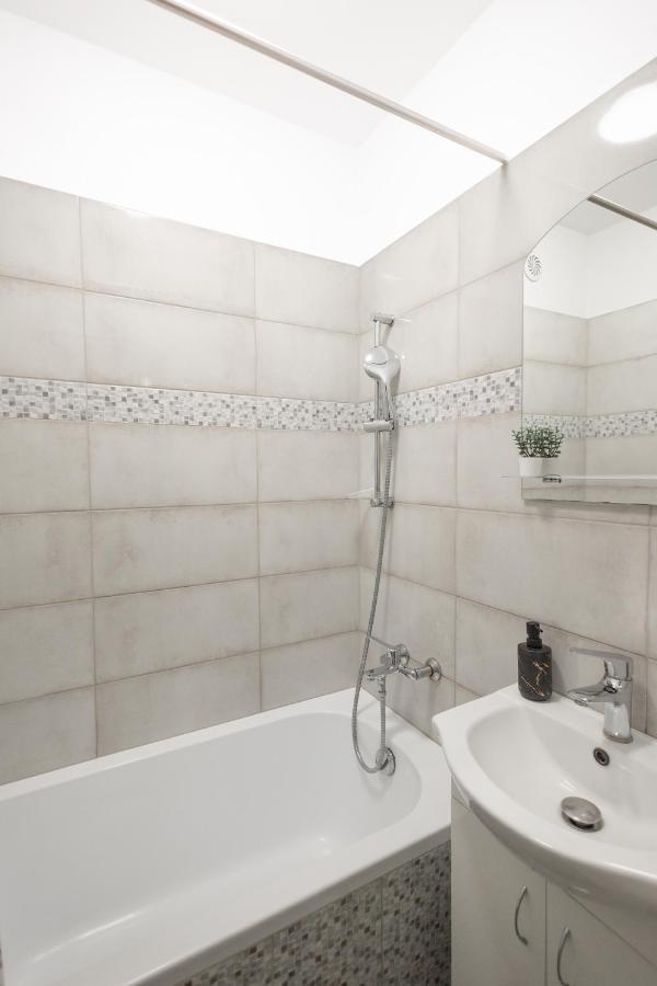 Clicktheflat Stawki Apart Rooms 华沙 外观 照片