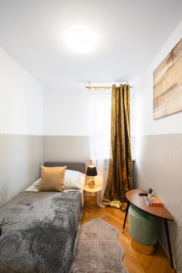 Clicktheflat Stawki Apart Rooms 华沙 外观 照片