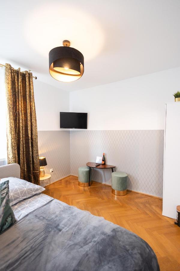 Clicktheflat Stawki Apart Rooms 华沙 外观 照片